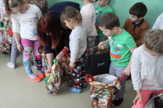 Mikołajkowe prezenty dla dzieci z Bezmiechowej