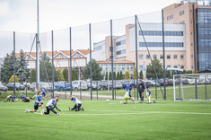 Rozgrzewka zawodników przed meczem pokazowym podczas otwarcia nowego kompleksu sportowego Politechniki Rzeszowskiej,